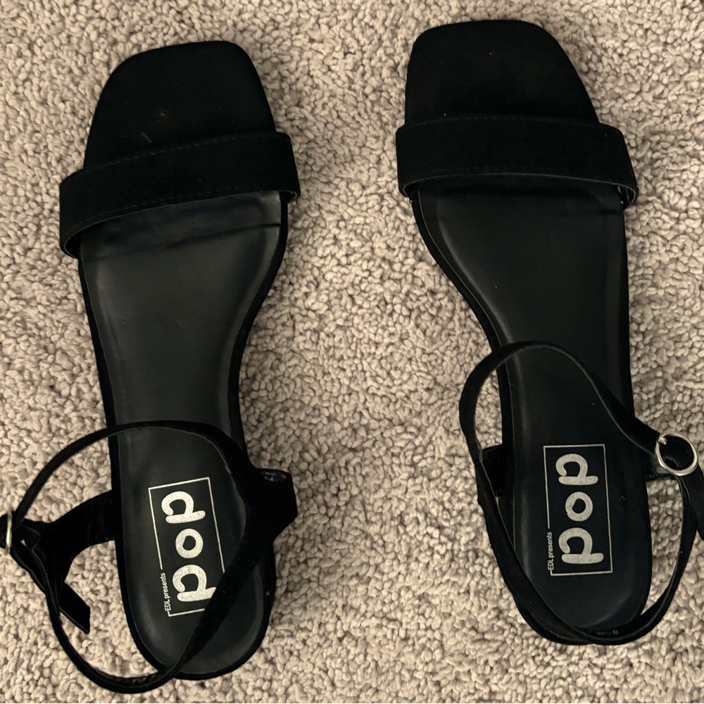 NWOT Women's Pop Eclipse Velvet Sandals - Black 
Sz 6.5